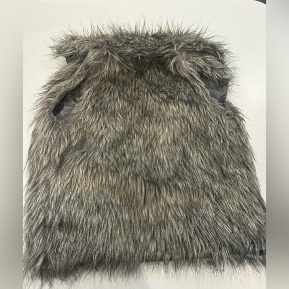 Women’s Gorgeous Chic faux fur vest size M trending - Picture 5 of 7